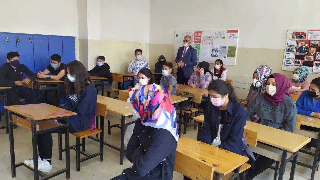 İlçe Milli Eğitim Müdürümüzün Şehit Ali Şen Korkut Ortaokulu ve Şehit Barış Efe İmam-Hatip Ortaokulu'nu Ziyareti