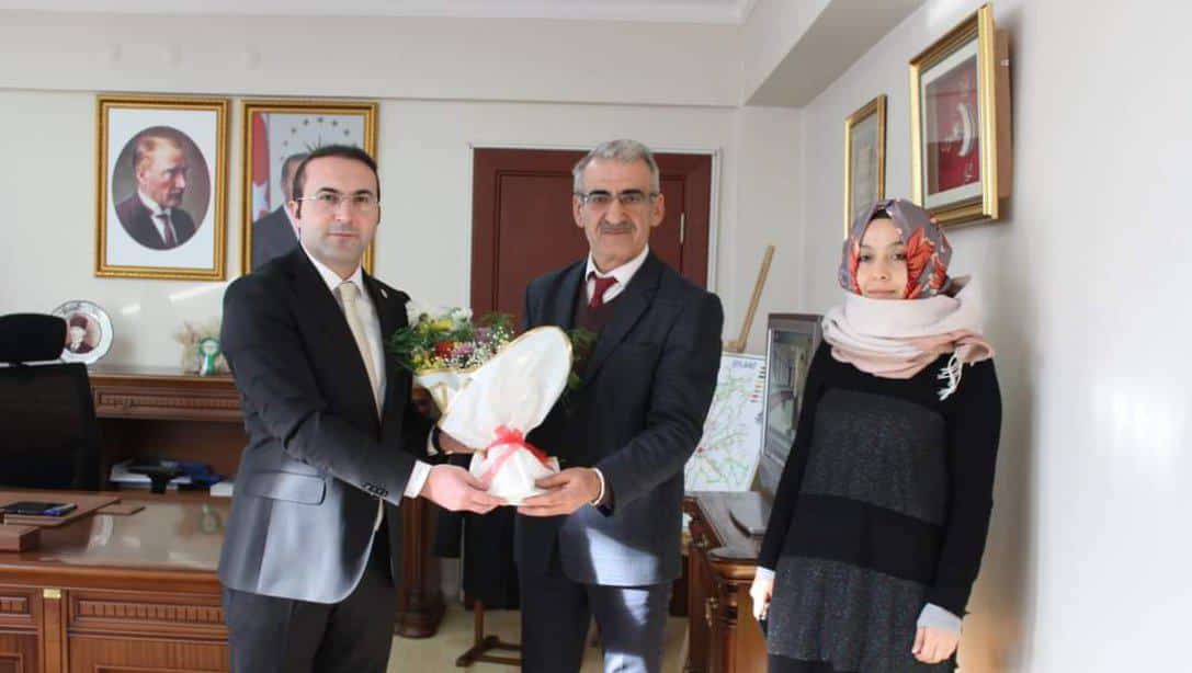 10 Ocak İdareciler Günü Dolayısıyla İlçe Milli Eğitim Müdürümüz Mehmet ÇELEBİ İlçe Kaymakamımız Sayın Ahmet TAN' ı ziyaret etti.